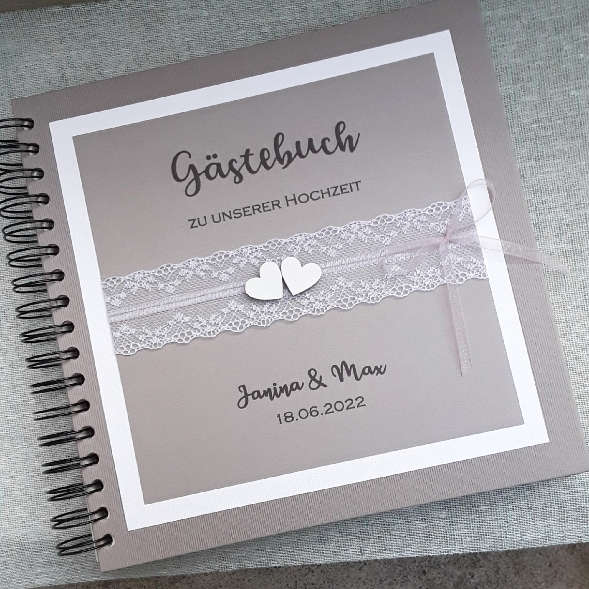 Personalisiertes Gästebuch zur Hochzeit vintage Kraft Taupe Spitze Herzchen Holz Hochzeitsgeschenk